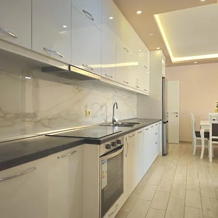 Mary's Luxury 2 Apartment